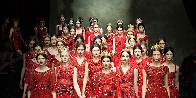 Red, Performing arts, Dress, Fashion, Costume design, One-piece garment, Performance art, Fashion design, Dance, Dancer, 