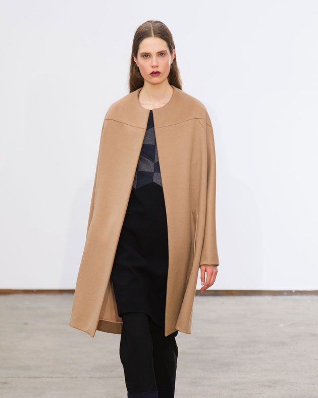 Brown, Sleeve, Shoulder, Fashion show, Joint, Outerwear, Runway, Style, Fashion model, Fashion, 