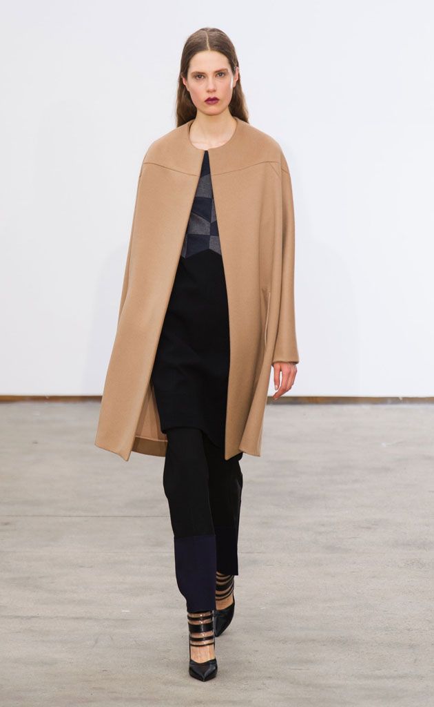 Brown, Sleeve, Shoulder, Fashion show, Joint, Outerwear, Runway, Style, Fashion model, Fashion, 