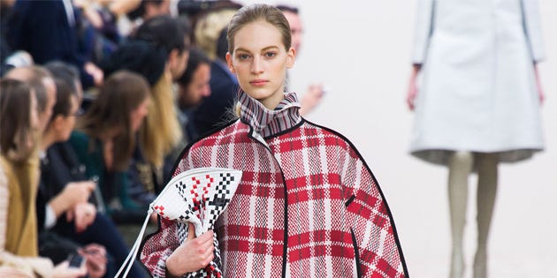 Clothing, Sleeve, Plaid, Winter, Textile, Pattern, Outerwear, Fashion show, Style, Street fashion, 