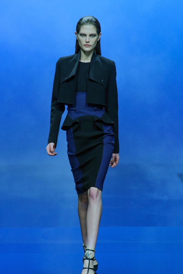 Blue, Sleeve, Shoulder, Joint, Fashion show, Outerwear, Collar, Style, Runway, Electric blue, 