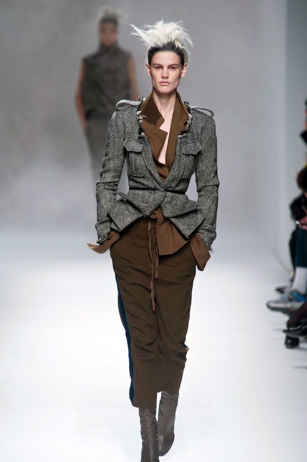 Brown, Sleeve, Shoulder, Fashion show, Joint, Outerwear, Fashion model, Khaki, Style, Runway, 