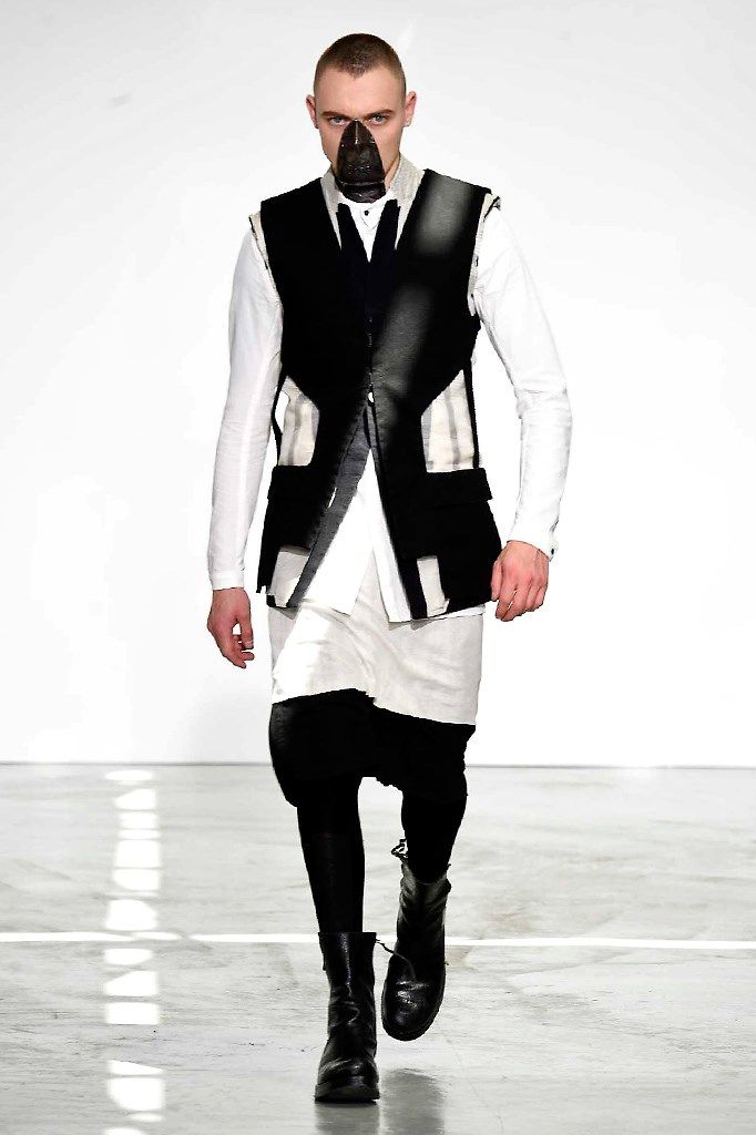 Clothing, Sleeve, Collar, Human body, Shoulder, Textile, Joint, Outerwear, Winter, Fashion show, 