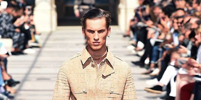 Louis Vuitton Paris moda masculina S S modelo masculino vistiendo