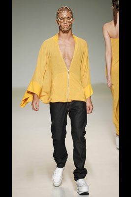 Leg, Yellow, Sleeve, Shoulder, Textile, Standing, Joint, Style, Fashion, Neck, 
