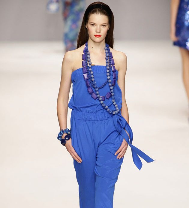 Blue, Fashion show, Shoulder, Joint, Waist, Style, Electric blue, Fashion model, Jewellery, Runway, 