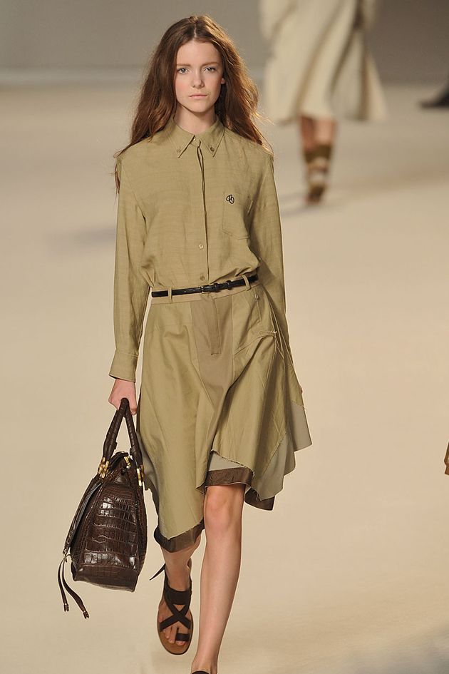 Clothing, Brown, Sleeve, Shoulder, Joint, Outerwear, Fashion show, Bag, Style, Fashion model, 