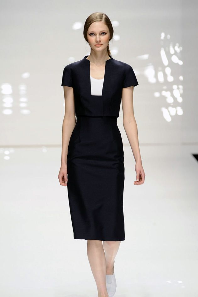 Sleeve, Dress, Shoulder, Joint, Standing, Human leg, Waist, One-piece garment, Fashion model, Style, 