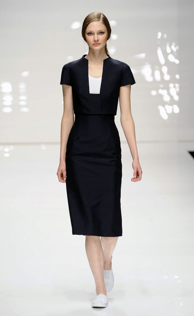 Sleeve, Dress, Shoulder, Joint, Standing, Human leg, Waist, One-piece garment, Fashion model, Style, 