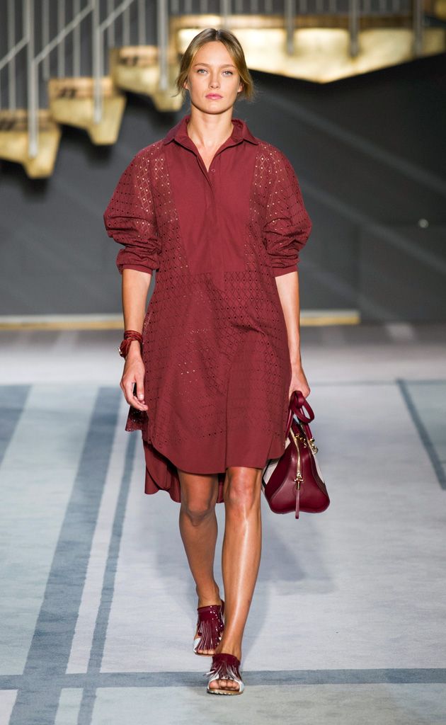 Clothing, Brown, Shoulder, Joint, Red, Style, Fashion model, Fashion show, Bag, Beauty, 