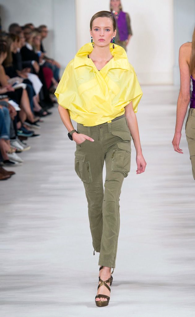 Leg, Brown, Yellow, Human body, Shoulder, Joint, Waist, Fashion show, Style, Fashion model, 