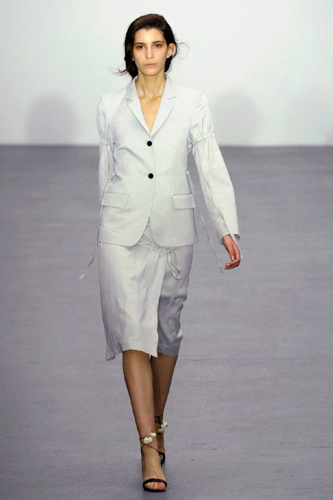 Clothing, Sleeve, Human body, Shoulder, Human leg, Joint, Outerwear, White, Fashion show, Style, 