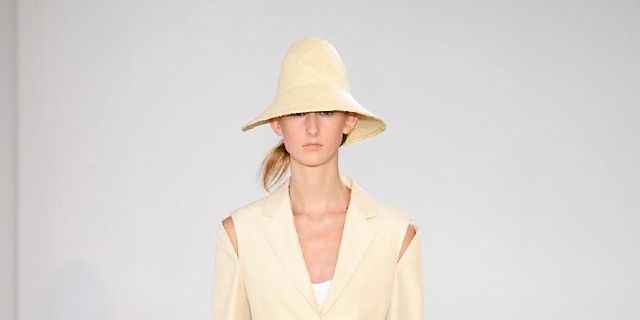 Clothing, Sleeve, Hat, Shoulder, Joint, Outerwear, Fashion show, Waist, Style, Fashion model, 