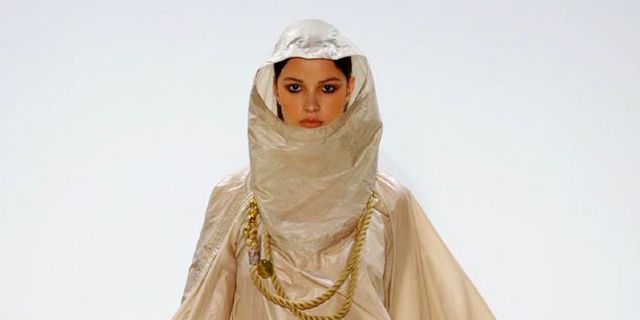 Beige, Costume design, Wrap, Costume, Shawl, Sculpture, Tradition, Silk, 