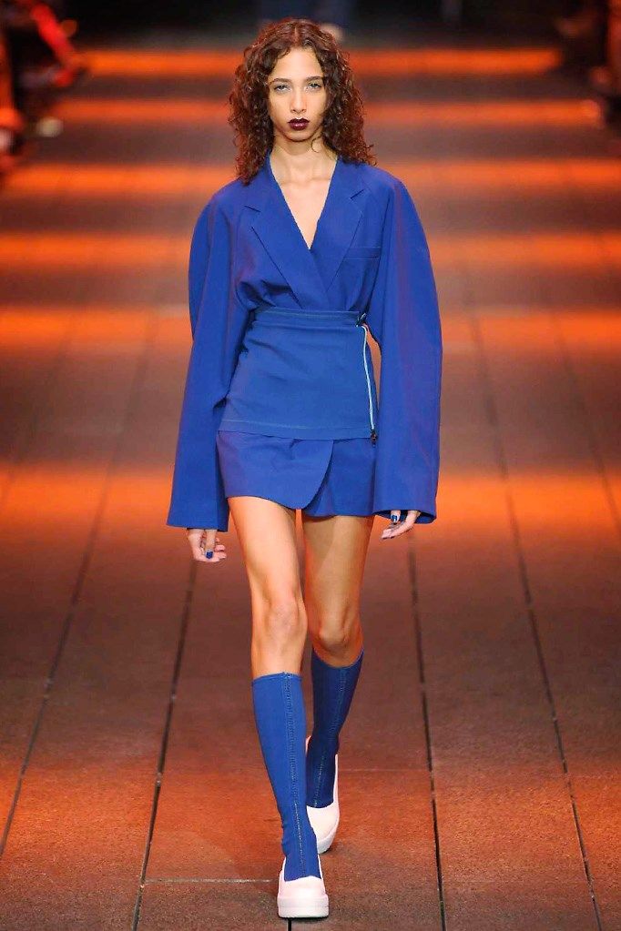Blue, Sleeve, Human leg, Shoulder, Textile, Joint, Outerwear, Fashion show, Orange, Electric blue, 
