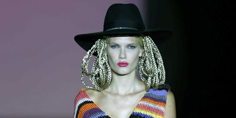 Hat, Human body, Fashion model, Costume accessory, Headgear, Trunk, Fashion, Waist, Model, Abdomen, 
