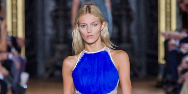 Fashion show, Shoulder, Dress, Fashion model, Waist, Style, Runway, Electric blue, Fashion, Model, 