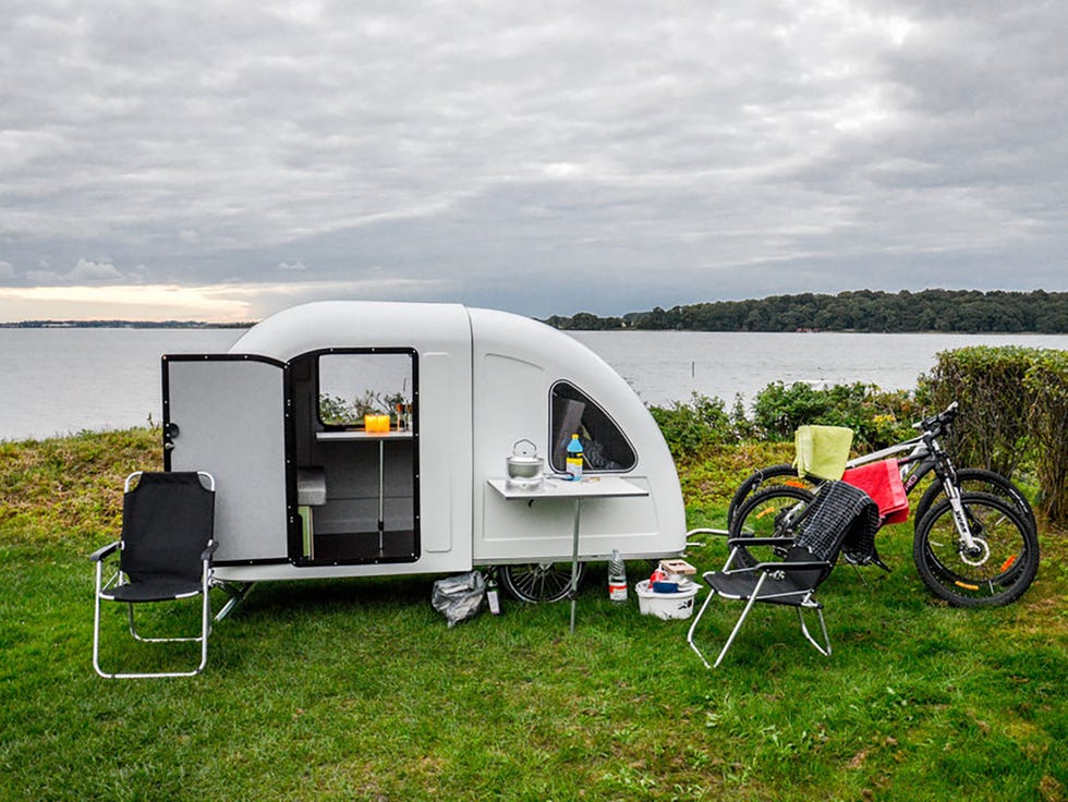 RV, Travel trailer, Vehicle, Trailer, Plant community, Grass, Caravan, Car, Recreation, Camping, 