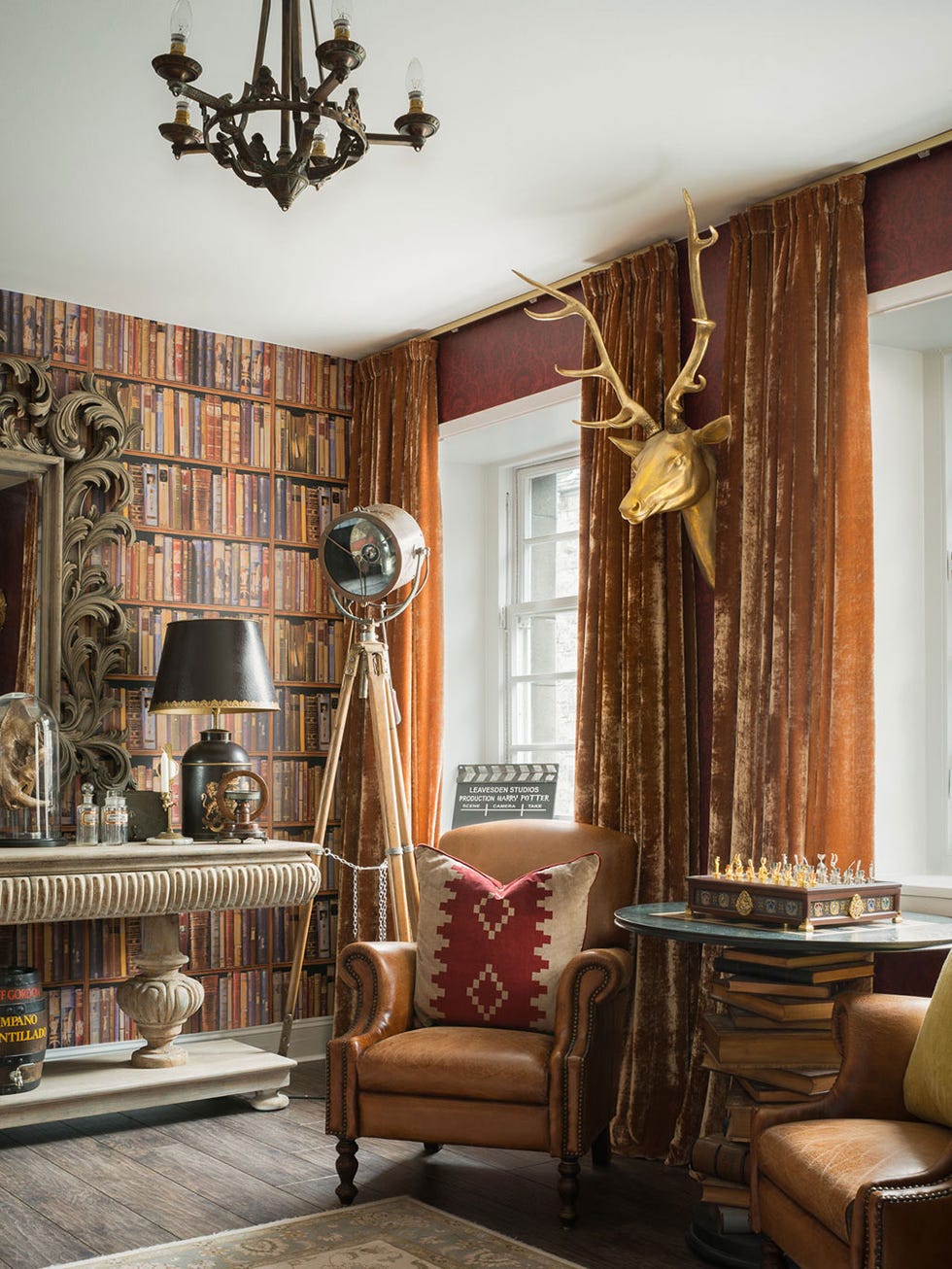 Room, Interior design, Furniture, Living room, Ceiling, Curtain, Property, Lighting, Wall, Building, 