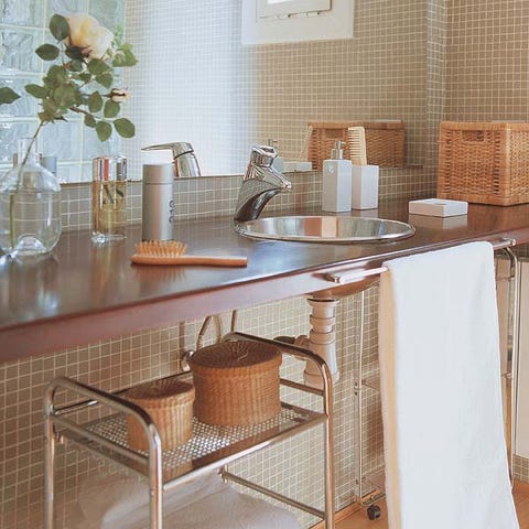 Room, Glass, Table, Interior design, Interior design, Countertop, Barware, Home accessories, Centrepiece, Kitchen & dining room table, 
