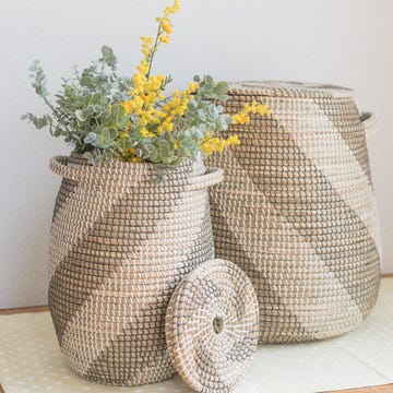 Vase, Flowerpot, Wicker, Storage basket, Table, Plant, Basket, Beige, Still life, Home accessories, 
