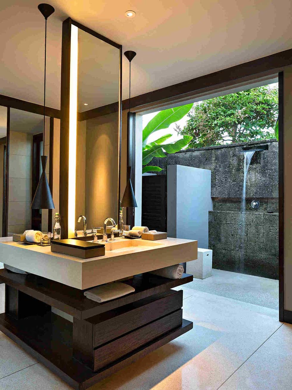 Interior design, Room, Property, Living room, Ceiling, Building, Architecture, Furniture, House, Lighting, 