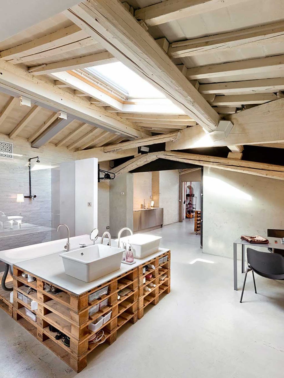 Ceiling, Interior design, Building, Property, Room, Floor, Architecture, Loft, Furniture, Lighting, 
