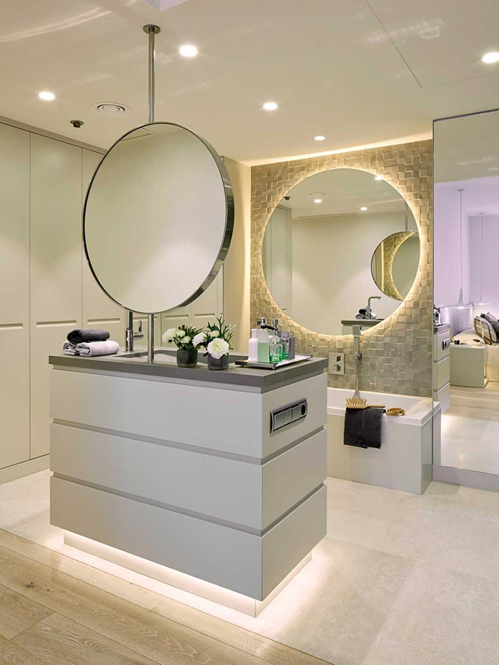 Bathroom, Room, Interior design, Property, Lighting, Tile, Bathroom cabinet, Floor, Furniture, Ceiling, 
