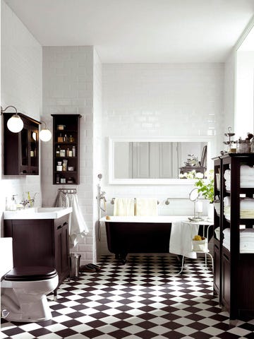 Baño en blanco y negro