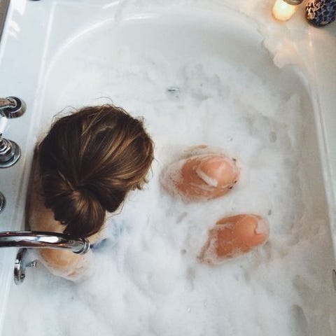 Hair, Hairstyle, Bathing, Bathtub, Room, Child, Plumbing fixture, Food, Washing, Ear, 