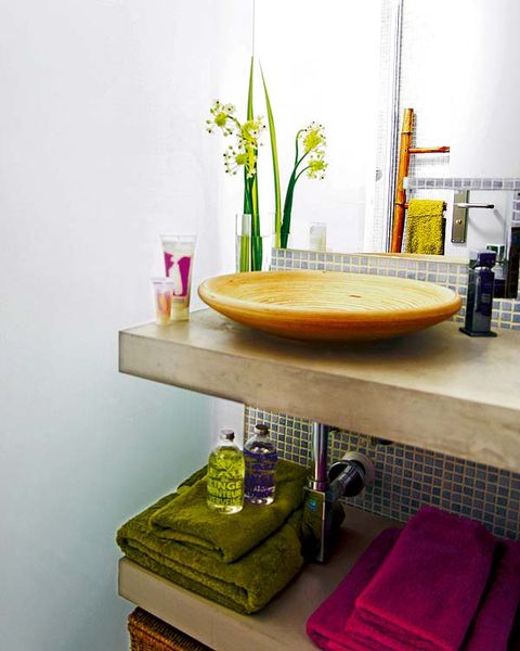 Salle de bain, Table, Jaune, Chambre, Meubles, Design d'intérieur, Évier, Table basse, Architecture, Étagère, 