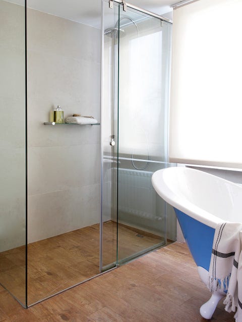 Plumbing fixture, Floor, Property, Glass, Flooring, Architecture, Wall, Room, Bathtub, Tile, 