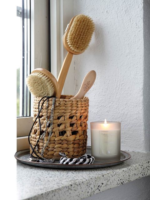 Candle, Candle holder, Wax, Household supply, Interior design, Still life photography, Fire, Cylinder, Home accessories, Wicker, 