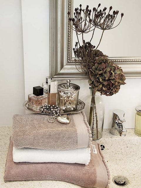 Branch, Room, Interior design, Twig, Wall, Interior design, Grey, Linens, Dessert, Baked goods, 