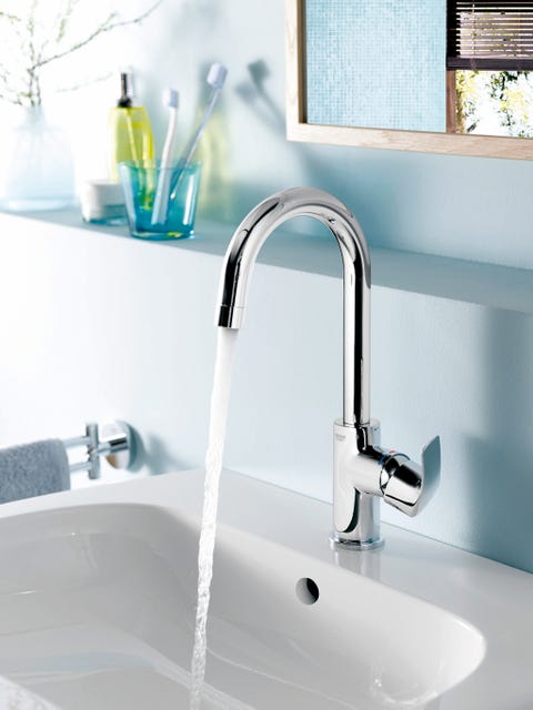 Fluid, Plumbing fixture, Blue, Property, Tap, Liquid, Room, Sink, Wall, Aqua, 