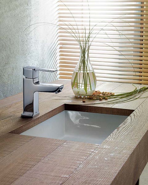 Property, Plumbing fixture, Room, Tap, Interior design, Wall, Interior design, Countertop, Window covering, Sink, 