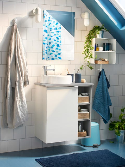 baño pequeño blanco y azul