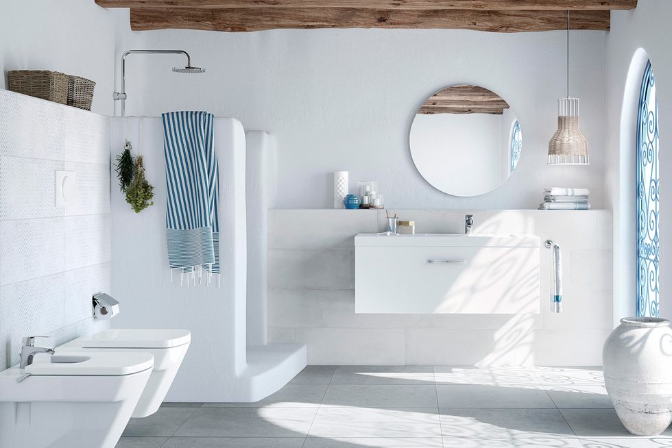 baño blanco estilo mediterráneo
