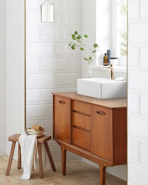 baño elegante con azulejos de diseño