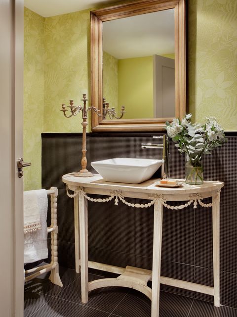 Room, Interior design, Property, Bathroom sink, Wall, Glass, Plumbing fixture, Fixture, Interior design, Sink, 