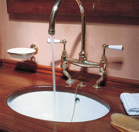 Plumbing fixture, Property, Architecture, Tap, Wall, Room, Bathroom sink, Bathroom accessory, Sink, Bathtub accessory, 