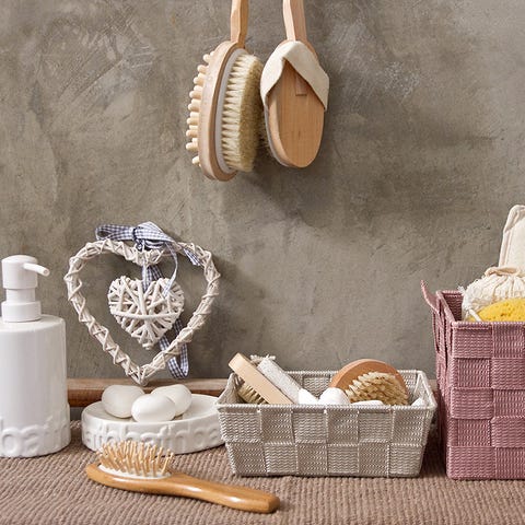 Serveware, Home accessories, Basket, Still life photography, Beige, Wicker, Storage basket, Finger food, Dishware, Natural material, 