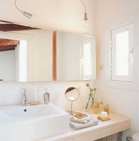 Room, Bathroom sink, Plumbing fixture, Interior design, Property, Wall, Tap, Ceiling, Sink, Interior design, 