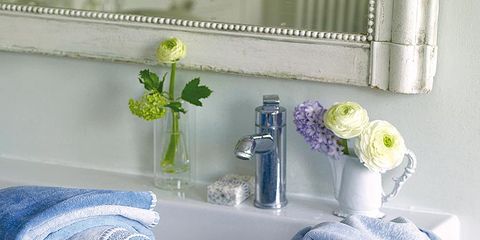 Blue, Textile, Azure, Linens, Cut flowers, Aqua, Towel, Interior design, Lavender, Bathroom accessory, 