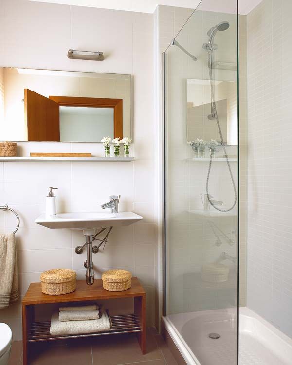 10 baños pequeños con ducha muy completos: al detalle y con plano