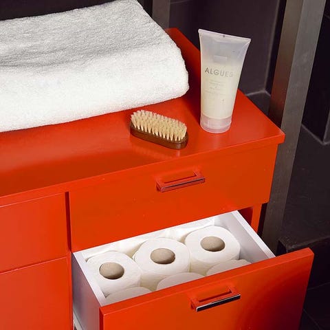 Un baño de contrastes con ducha de obra