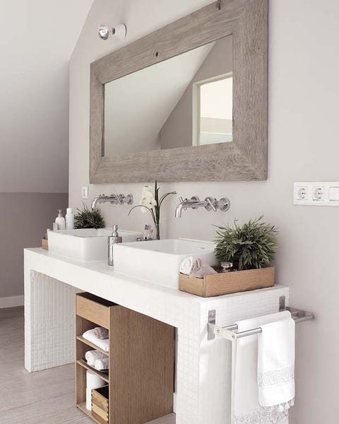 Property, Room, Wall, Interior design, Mirror, Rectangle, Interior design, Grey, Composite material, Material property, 