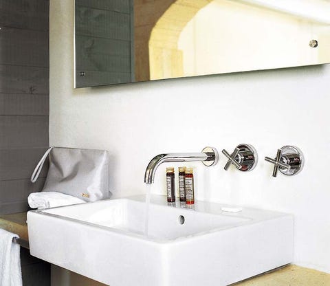 Plumbing fixture, Property, Room, Tap, Wall, Bathroom sink, Sink, Bathroom accessory, Bathtub accessory, Household hardware, 
