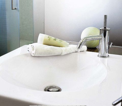 Plumbing fixture, Bathroom sink, Property, Porcelain, Tap, Sink, Ceramic, Bathroom accessory, Dishware, Serveware, 