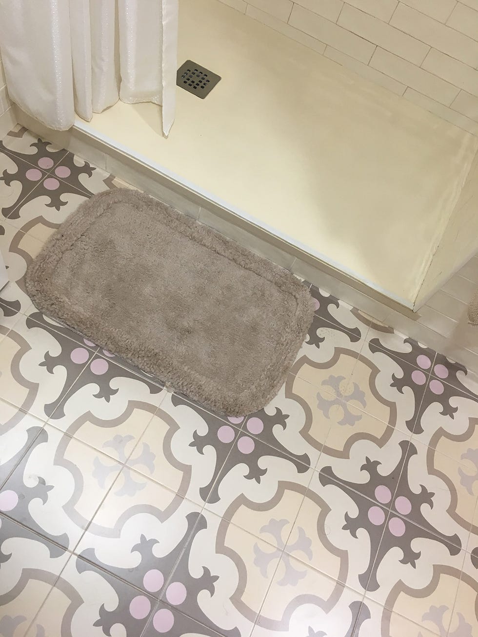 Floor, Tile, Flooring, Property, Beige, Room, Architecture, Interior design, Pattern, Wood, 